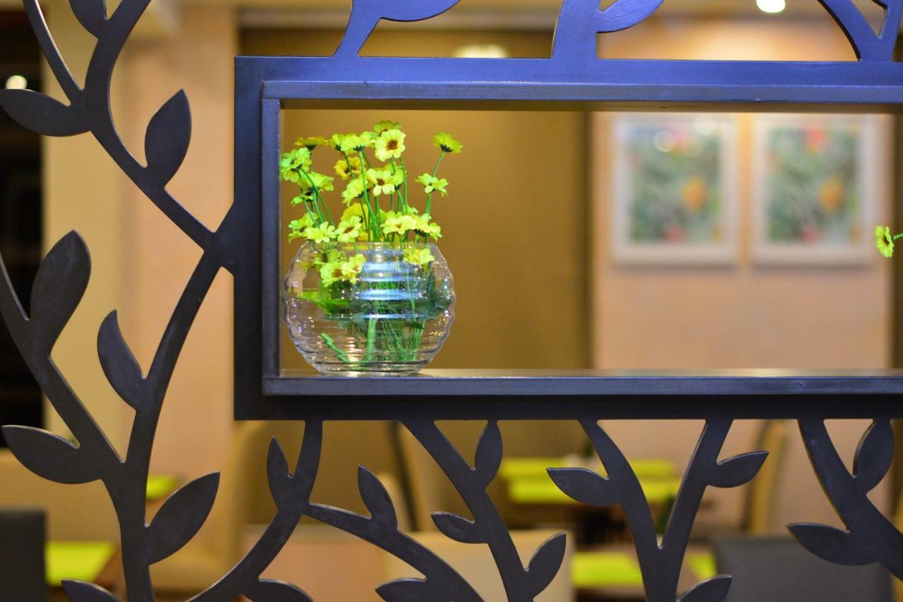 Razana Hotel 3*